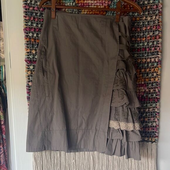 Elegant Earth toned  Ruffle Skirt - Picture 1 of 6